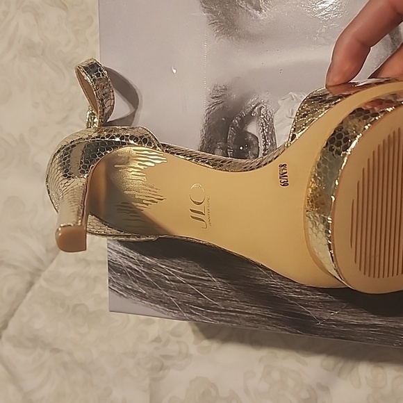 Jennifer Lopez Malika Heels in Champagne - Picture 8 of 10